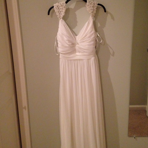 Long white dress/gown