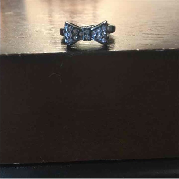 Guess Ribbon Fashion Ring