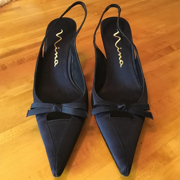 NINA NEW YORK navy blue satin kitten heel. 3 in.