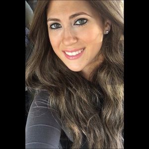 Meet your Posher, Estee