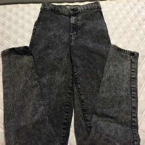 Black acid Jonie jeans