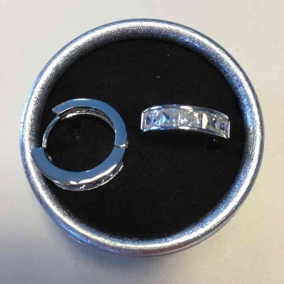 18k white gold plated huggie earrings - Picture 1 of 4