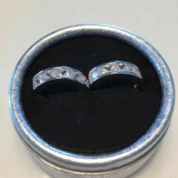 18k white gold plated huggie earrings - Picture 4 of 4