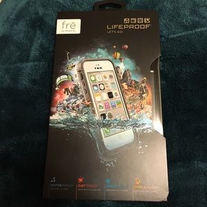 Brand new iPhone 5c Lifeproof case