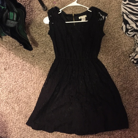 Lace black dress - Picture 1 of 3