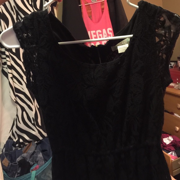 Lace black dress - Picture 2 of 3