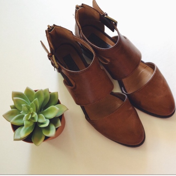 Deena and Oozzy Cutout shoes