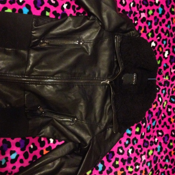 Black Pleater jacket. Fleece lined.