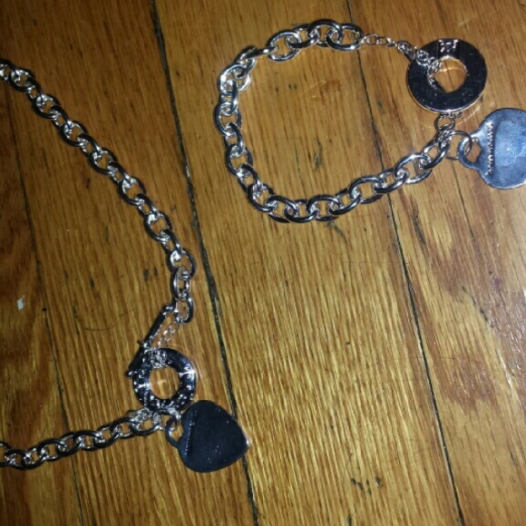 Tiffany set with earring new