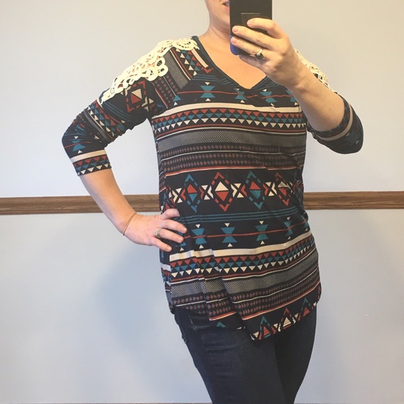 ❗️Last One❗️Aztec Crochet shoulder top 🌷 - Picture 2 of 2