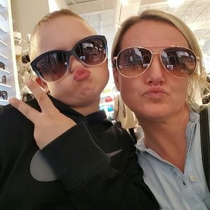 Meet your Posher, Candice