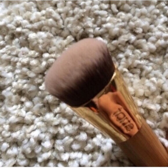 ‼️ONE LEFT‼️Mini Tarte contour blending brush - Picture 2 of 3