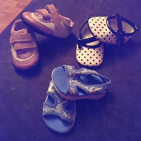 Baby shoes. 3-6 sold