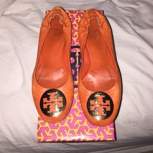 ORANGE LEATHER TORY BURCH FLATS