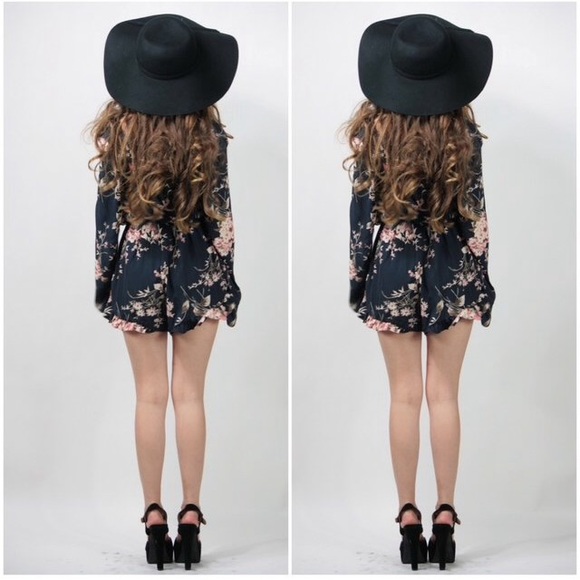 💥SALE💥Navy floral long sleeve romper ruffle short - Picture 5 of 5