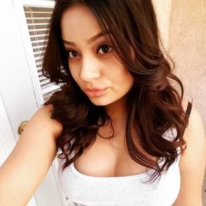 Meet your Posher, Alejandra