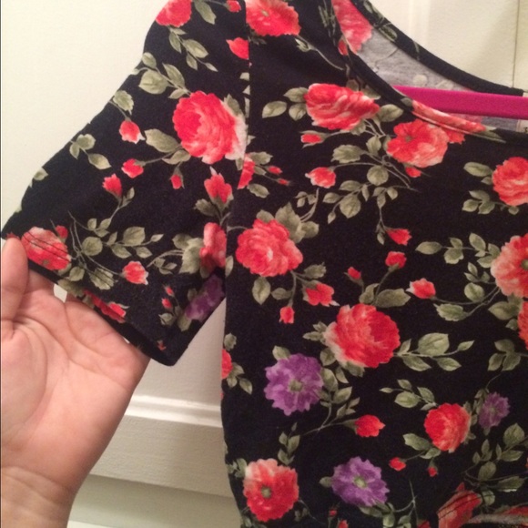 Cute flower crop top! - Picture 3 of 3
