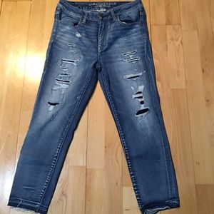 High rise jegging crop with cute Ripped off