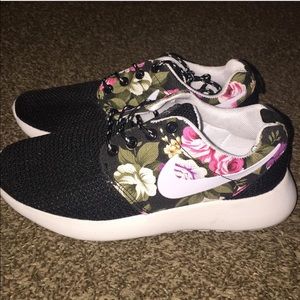 Size 6 Running Shoes