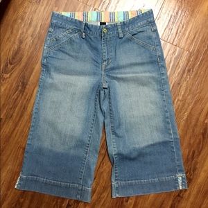GAP Light Denim Wide Leg Capris - Size 8