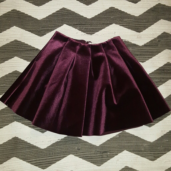 Lauren Conrad maroon velvet skirt size 14