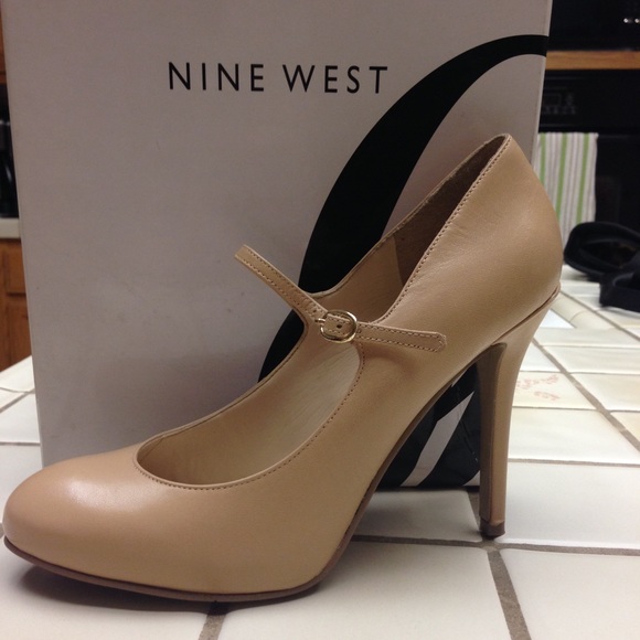 NEW Nude Nine West Mary-Jane heals