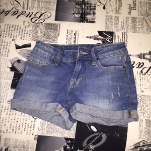 high waisted jean shorts!! BDG midrise shortie!