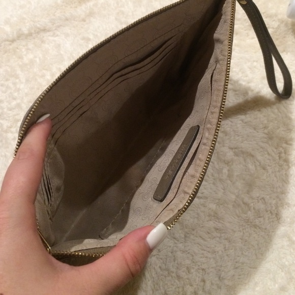 ❗️MUST GO❗️MK Selma Studded Clutch - Picture 2 of 3