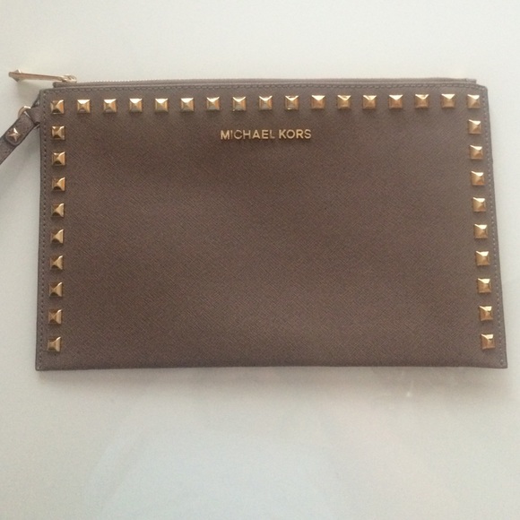 ❗️MUST GO❗️MK Selma Studded Clutch - Picture 3 of 3