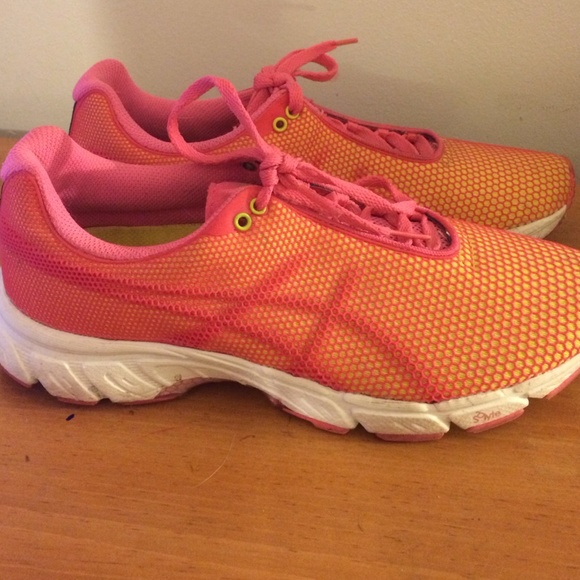 Running shoes - Picture 2 of 2