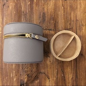 Henri Bendels travel jewelry case in gray