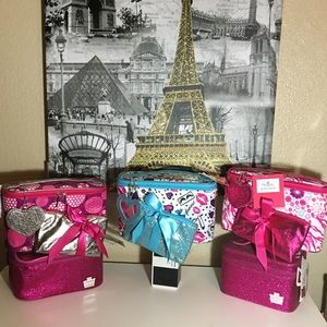 ACCEPTING ALL REASONABLE OFFERS!! 🎉