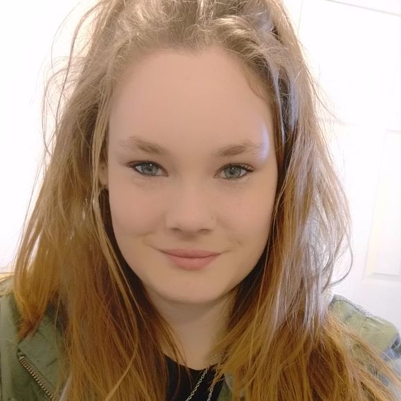 Meet your Posher, Emily - Picture 1 of 1