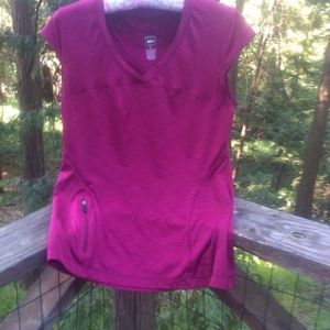 Activewear fuchsia top