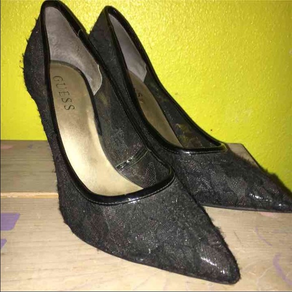 Lace pointed guess heels