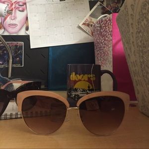 Vintage pin up cat eye sunglasses