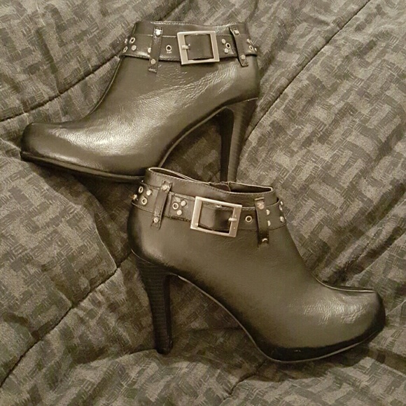 *FINAL PRICE*Black ankle booties