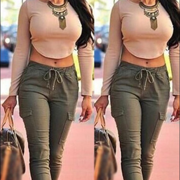 Long sleeve crop top and army green pants