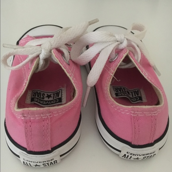 Toddler converse shoes size 5C - Picture 2 of 3
