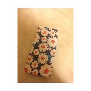 iPhone 5s Daisy print flex phone case