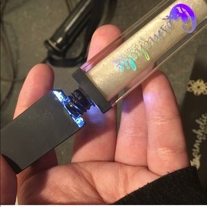 Cosmoholic by Giuliano liquid lipstick in Shimmer