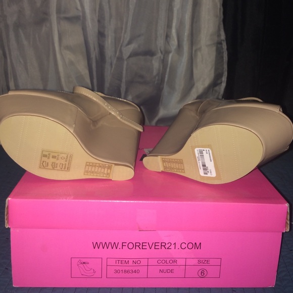 Nude wedges NEW with tags