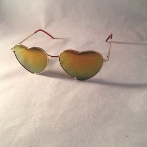 Heart Framed Ray Bans | Gold |