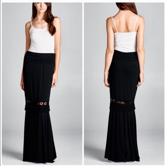 1 Hr Sale ‼️Fabulous Black Maxi Skirt - Picture 3 of 3