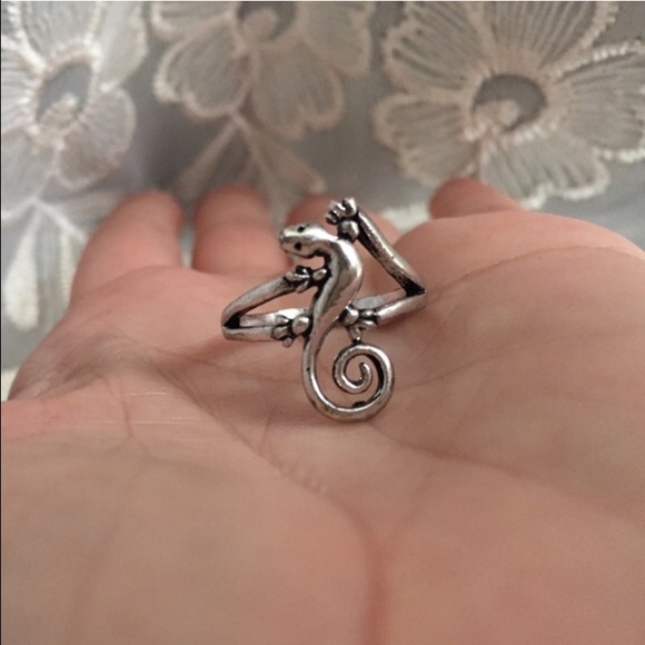 🚨LAST ONE🚨Lizard/Gekko Ring - Picture 4 of 4