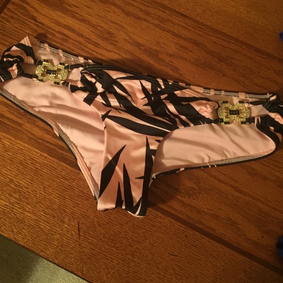 VS Bathing suit - Picture 4 of 4