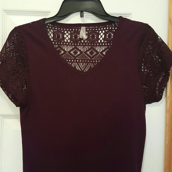 Vanity Essentials Lace Back