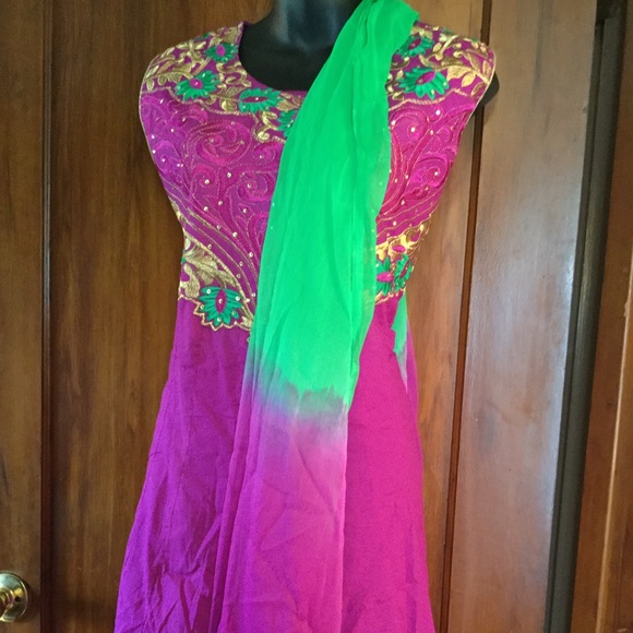 Indian Dress in purple - Picture 2 of 3