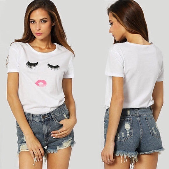 💥LAST ONE💥SALE🎉EyeLashes & Pink Lips T-Shirt 💋 - Picture 4 of 4