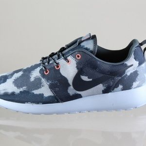 Navy and Light Blue Nike Roshes!